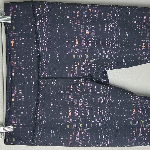 Fabletics PowerHold Define Mid Rise 7/8 Leggings Abstract Print Athletic Workout - Picture 3 of 12